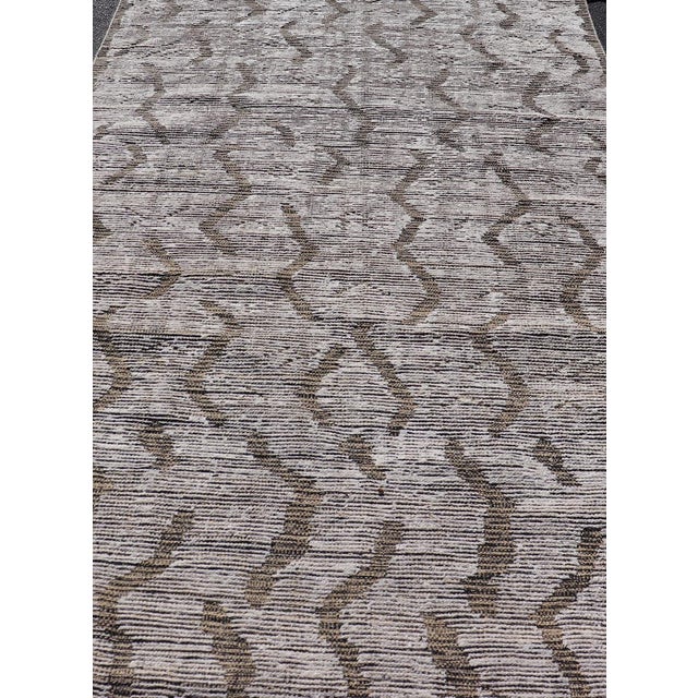 Modern Gallery Rug in Wool With Abstract Design 5'10" X12'8" For Sale In Atlanta - Image 6 of 13