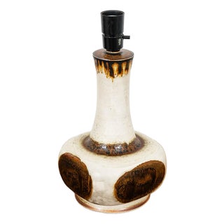 1960s Mid Century Modern Table Lamp Ceramic Stoneware Axella Studio Brown Tan For Sale