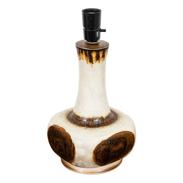 1960s Mid Century Modern Table Lamp Ceramic Stoneware Axella Studio Brown Tan For Sale