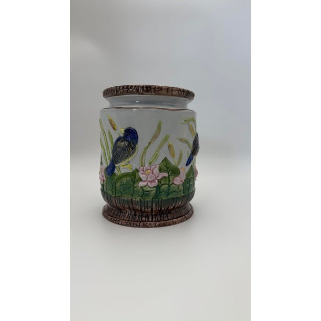 Rustic 1994 Vintage Seymour Mann Hand-Painted Majolica Bird & Water Lily Ceramic Jar For Sale - Image 3 of 3