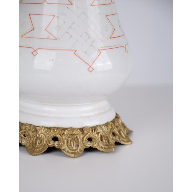 Antique lamp in white opaline glass with red pattern and brass base from the 1880s. Table lamp with modern white...