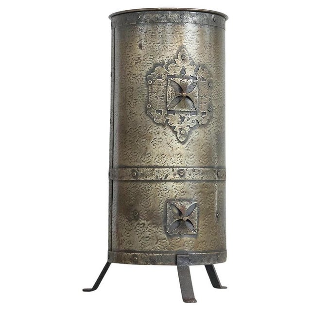 Arts and Crafts Umbrella Stand in Hand Hammered Metal, 1890s For Sale - Image 12 of 12