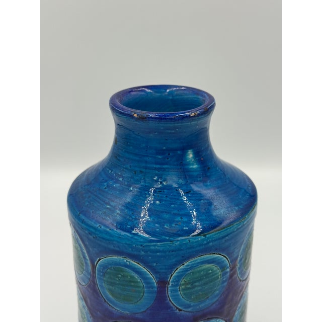 A vibrant Italian Mid-Century Modern vase designed by Aldo Londi for Bitossi and imported by Raymor. The bottle-shaped...