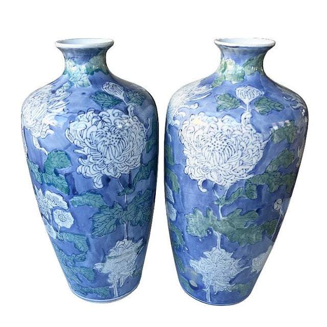Late 20th Century Pair of Large Late 20th Century Blue Chinoiserie Vases With Hand-Painted White and Green Florals For Sale - Image 5 of 9