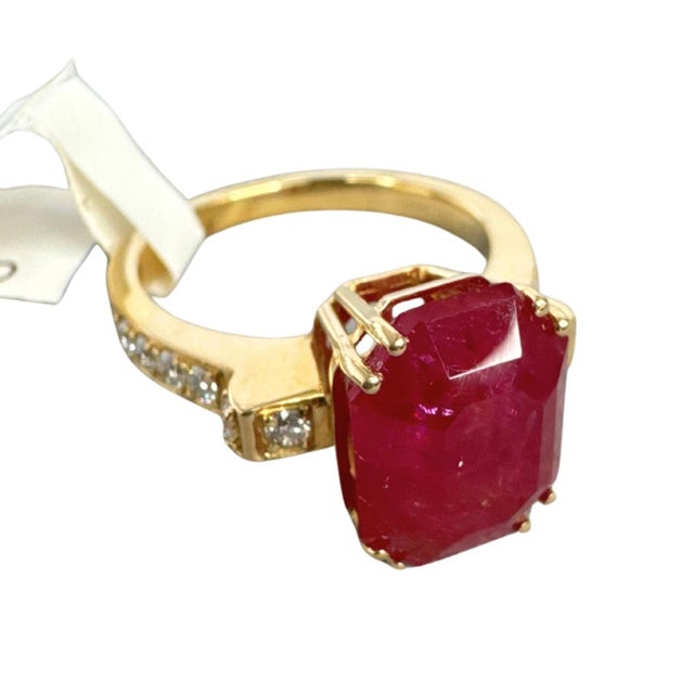 Contemporary 8.34 CTW Victorian Style Diamond & Emerald-Cut Ruby Ring 18k Yellow Gold, Size 6 For Sale - Image 3 of 8
