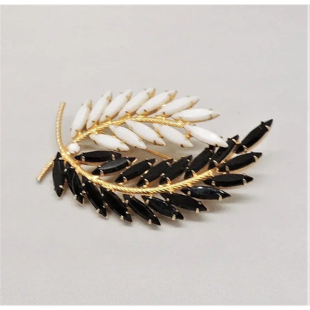 1960s Vintage 1960s Signed Napier Marquise Rhinestone Leaves Brooch For Sale - Image 5 of 6
