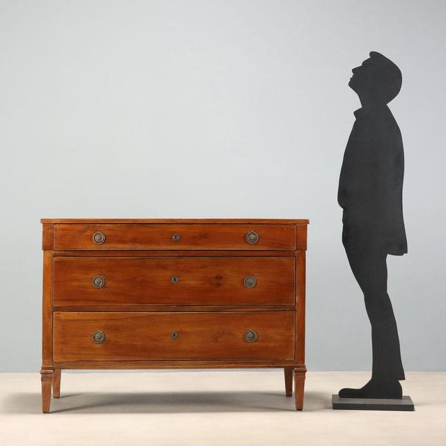 Directoire chest of drawers in walnut from Italy, dating to the early 19th century, embodies the sober and functional...