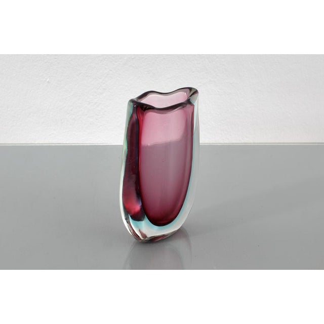1960s Mid-Century Purple Submerged Murano Glass Vase attributed to Flavio Poli, Italy, 1960s For Sale - Image 5 of 13