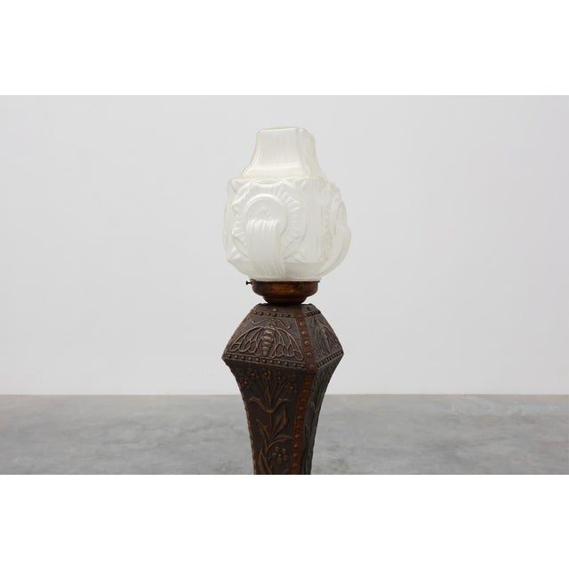 Art Nouveau Floor Lamp in Hammered Copper with Frosted Glass Hood, 1890s For Sale - Image 4 of 15