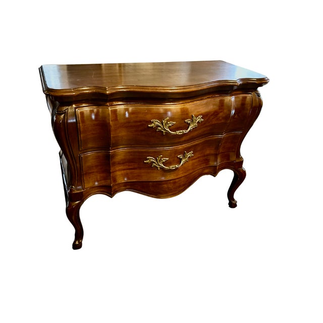 Mid 20th Century John Widdicomb Louis XV Style Bombe Commode – French Provincial Curved Chest of Drawers With Cabriole Legs & Brass Hardware For Sale - Image 6 of 16