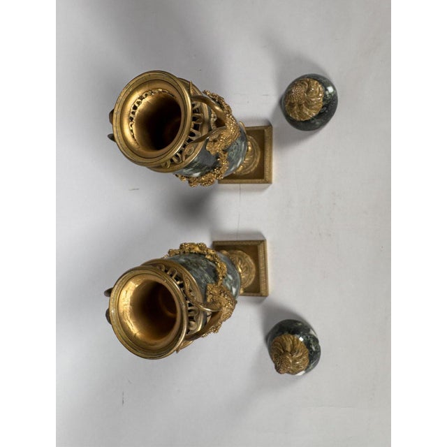 French Pair of Louis XVI style green marble and gilt bronze cassolettes For Sale - Image 3 of 5