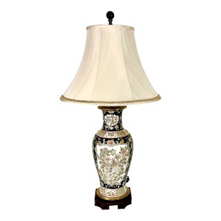 1970s Vintage Hollywood Regency Chippendale Chinoiserie Double Socket Table Lamp For Sale