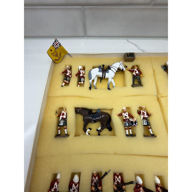 Traditional 1990s King & Country Seaforths Painted Lead Soldier Set For Sale - Image 3 of 17