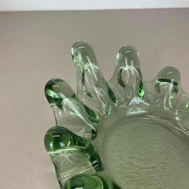1970s Large Brutalist Lucid Glass Shell Ashtray, France, 1970s For Sale - Image 5 of 18