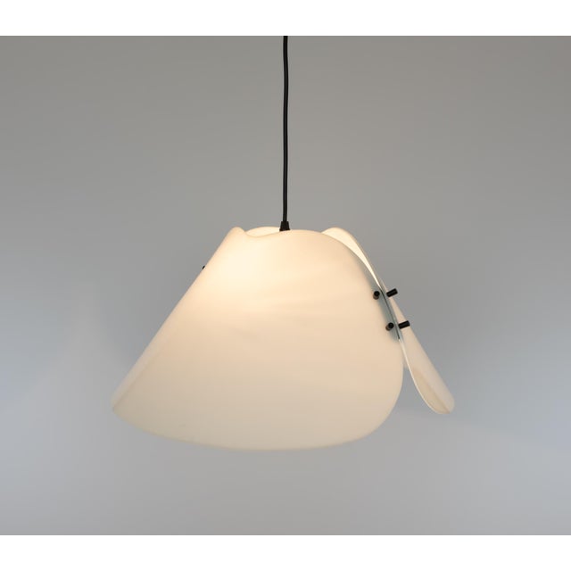 Melilla pendant, designed by Vico Magistretti in 1978 and manufactured by Oluce. The model consists of two plastic parts...