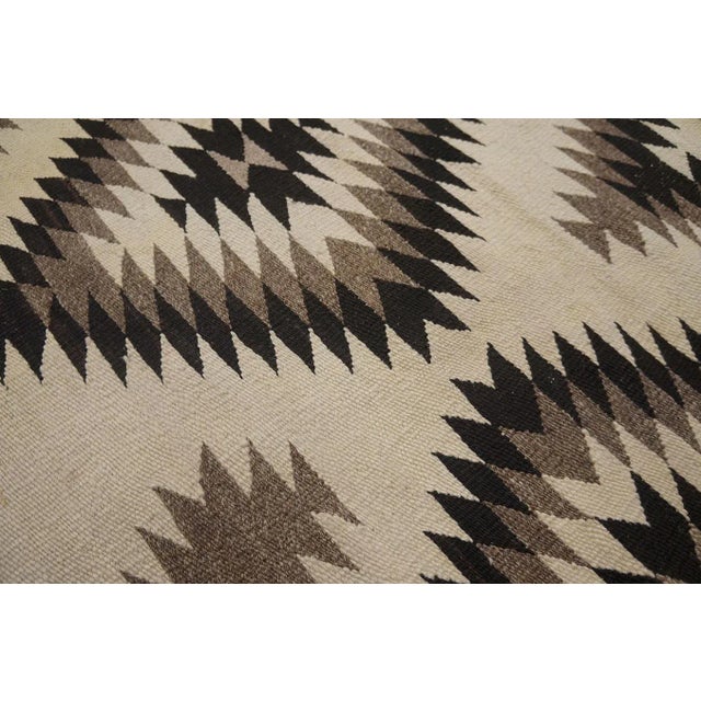 Textile 1930s White Diamond Antique American Navajo Carpet 3'3'' X 6'4'' Flatweave Wool Rug For Sale - Image 7 of 9