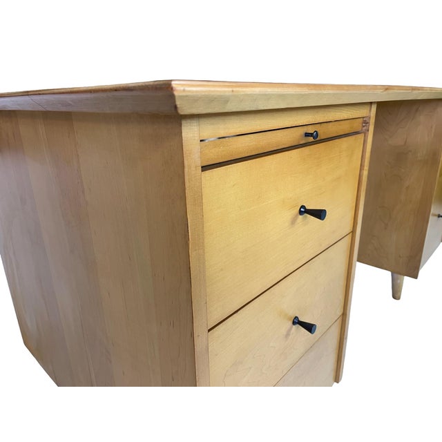 Attributed to Paul McCobb for Planner Group Maple Double Pedestal Desk, 1950s For Sale - Image 13 of 18