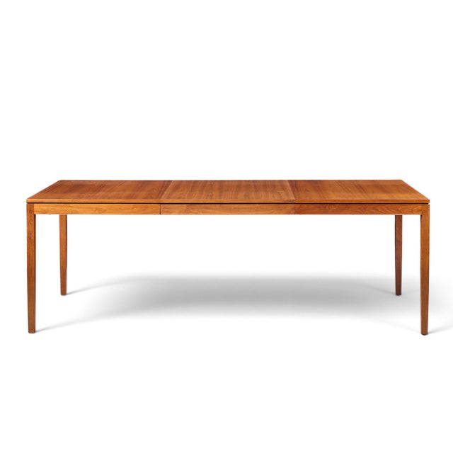 Florence Knoll for Knoll Mid Century Walnut Expanding Dining Table with 1 Leaf This table measures: 56 wide x 38 deep x...