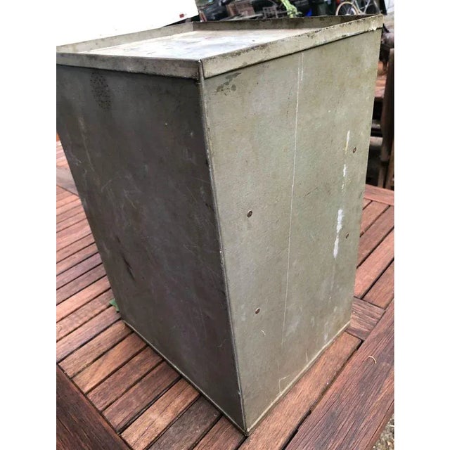 Antique Tin pie Safe cake bread box Small size for your collection or decors Approximate measurements: 20' xx 13 1/2' x 11