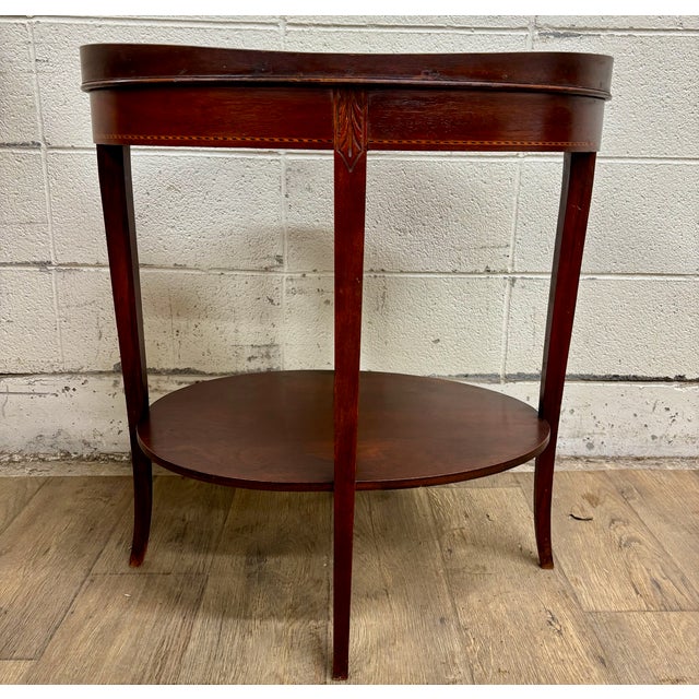 Hepplewhite Vintage Mersman Mahogany Hepplewhite Style Tiered Oval End or Side or Lamp Table For Sale - Image 3 of 14