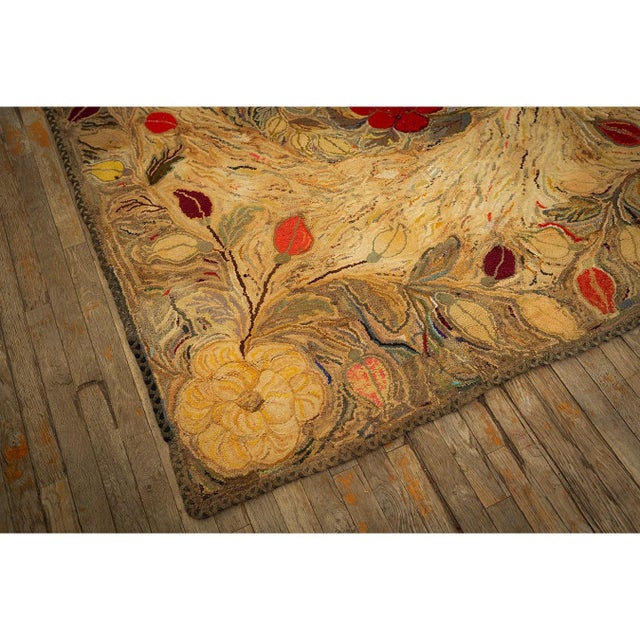 1880s Beige Floral Classic Folk Art Antique American Hooked Knotted Wool Rug For Sale - Image 9 of 9