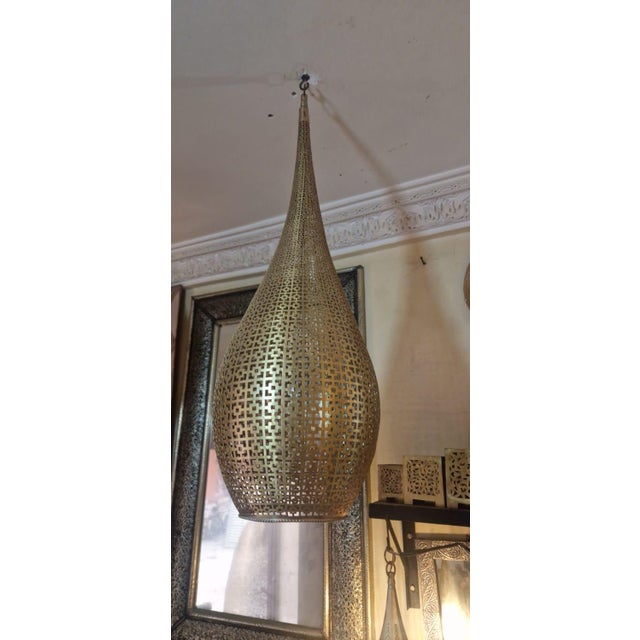 1990s Handmade Moroccan Brass Floor Lantern – Elegant Marrakech Artisan Lighting For Sale - Image 4 of 4