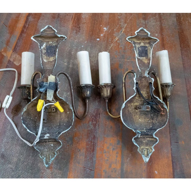 20th Century American Pair of Brass Wall Sconces in Georgian Adams Revival Style For Sale - Image 15 of 17