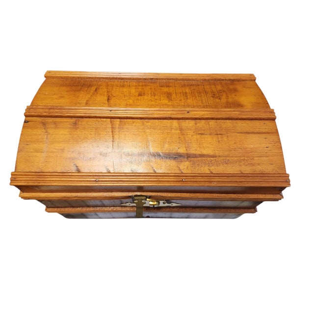 Pretty tabletop size 19th century English Victorian keepsake chest in excellent condition. Construction assumed to be...
