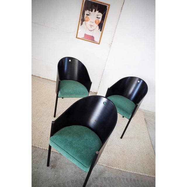 3 “costes” chairs are sold by the French designer Philippe Starck. This classic captivates with its frame, which was made...
