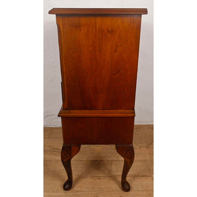 Walnut Chest of Drawers Cabriole Legs Shell Serpentine 1930s Postage Available For Sale - Image 14 of 18