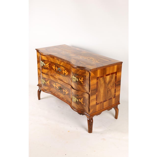 Baroque Chest of Drawers in Walnut, 1770 For Sale - Image 6 of 11