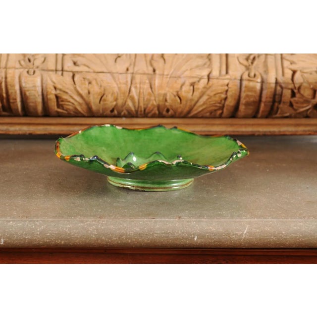 Ceramic French Provincial 1850s Green Glazed Hors d'Œuvres Dish with Scalloped Edges For Sale - Image 7 of 13