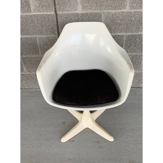 Pair Of Mid Century Modern Burke Inc Fiberglass Swivel Tulip Chairs Chairish