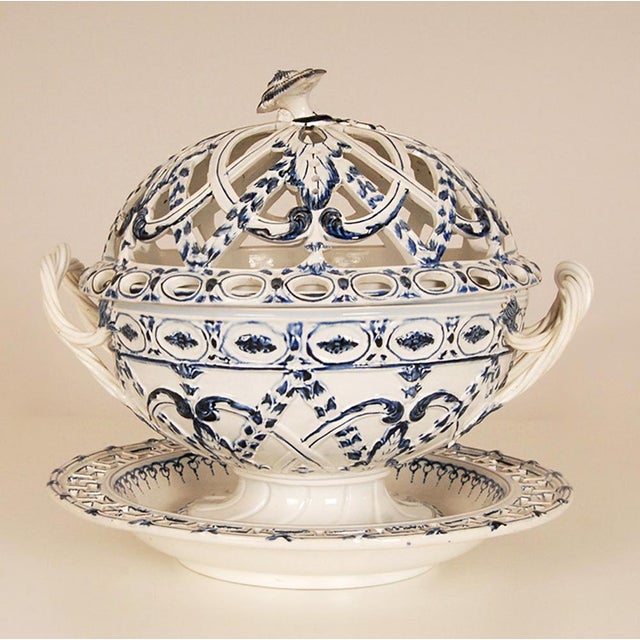 Pierced Lattice Tableware Basket from Wedgwood, 18th Century, Set of 3 For Sale - Image 5 of 18