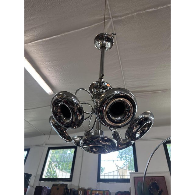Vintage chromed steel chandelier with seven trumpet-shaped and spiral light points. Made in Italy by Sciolari, circa...