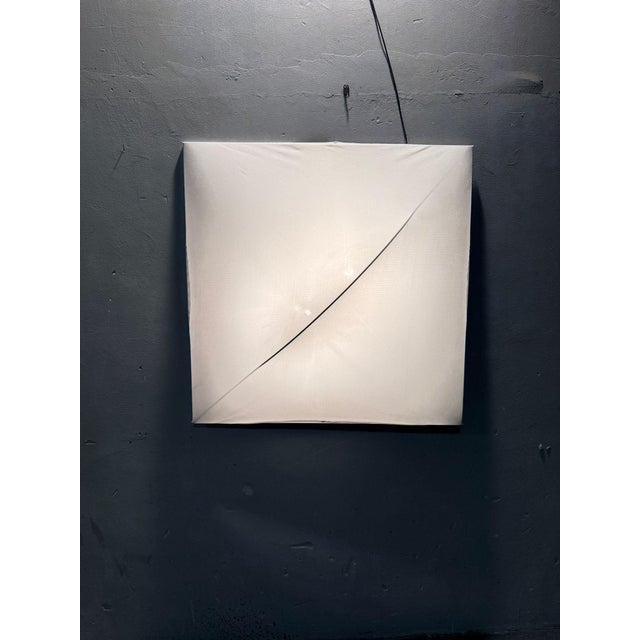 The Saori lamp by Kazuhide Takahama, designed in the 1970s, is an emblematic object of Japanese design applied to light,...