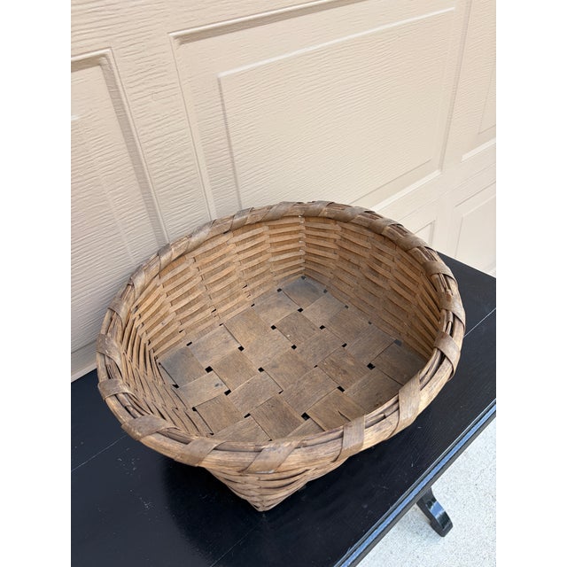 Antique American Splint Oak Round Basket, Late 19th Century For Sale - Image 4 of 12