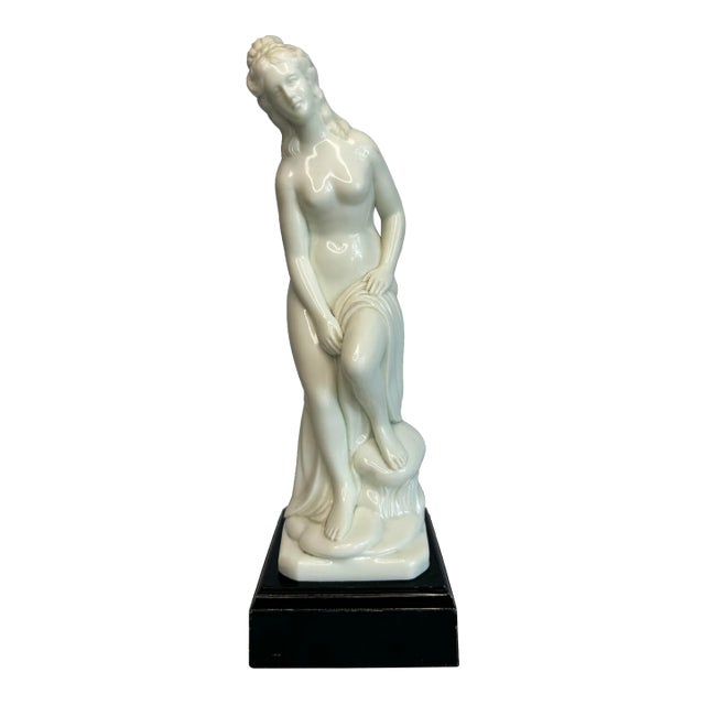 Classical Greek Female Venus Table Top Statue For Sale