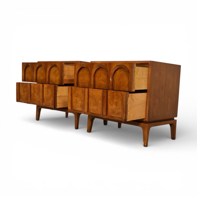 Wood Thomasville Burlwood Mid-Century Modern Sculptural Pair of Nightstands, C. 1960s, Attributed For Sale - Image 7 of 11