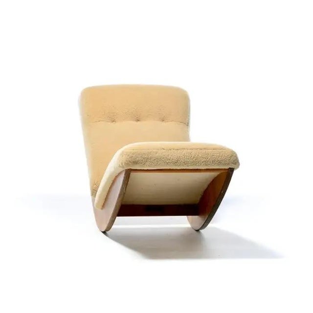 1980s Sculptural Walnut Rocking Chaise Lounge in Soft Butterscotch Shearling C. 1980 For Sale - Image 5 of 12