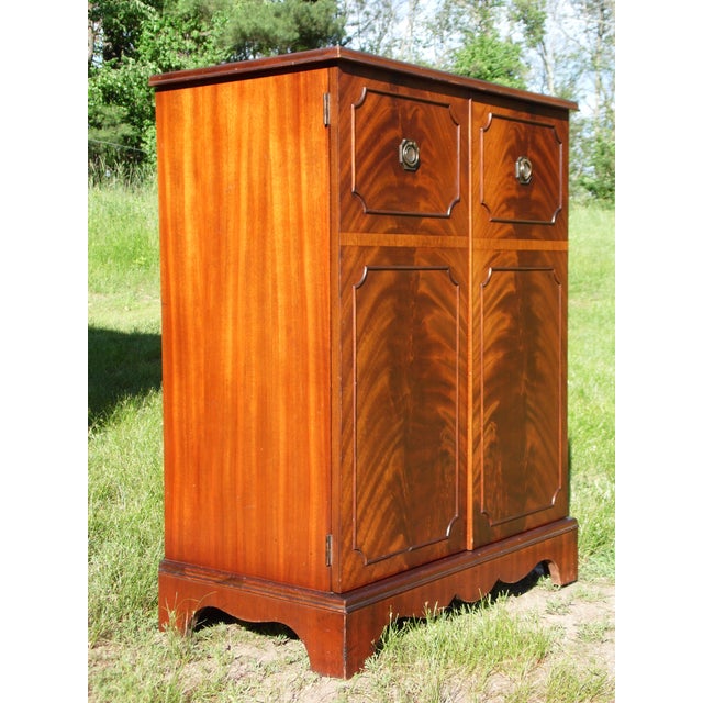 Antique Art Deco Federal Flame Mahogany Petite Liquor Mini Bar