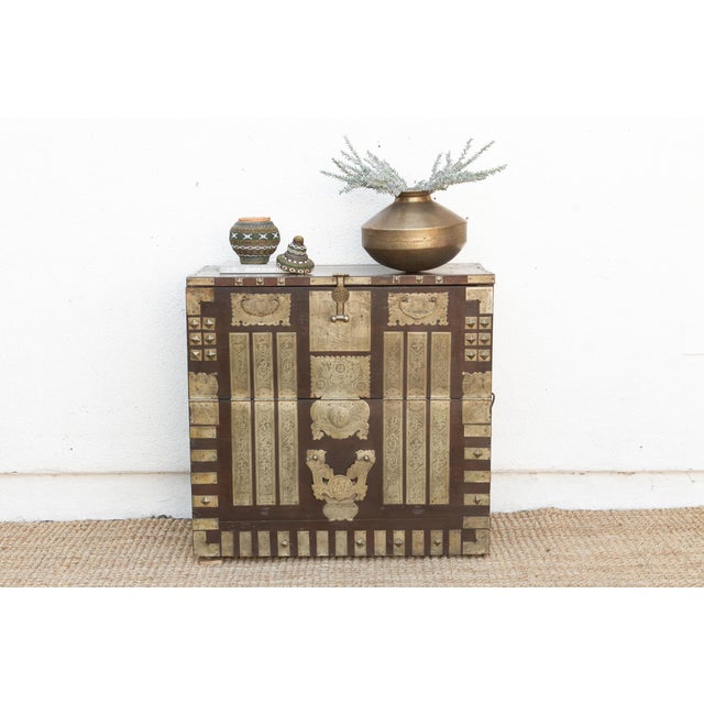Refined Early 20th Century Korean Bandaji Chest For Sale - Image 13 of 13