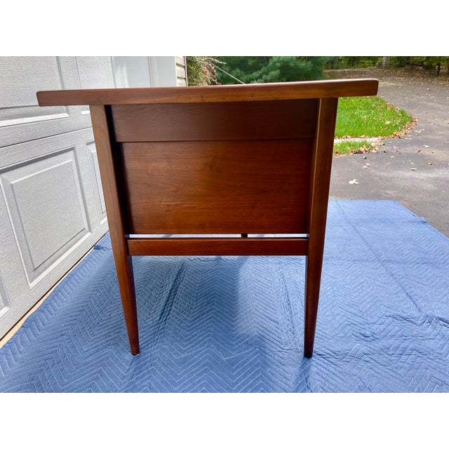 1950s 1959 Mid-Century Modern Walnut Writing Desk by Kipp Stewart for Drexel Declaration For Sale - Image 5 of 18