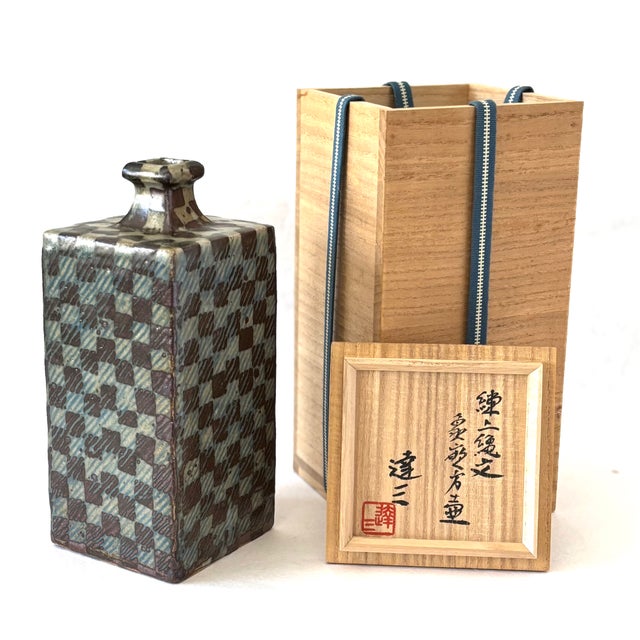 A Stunning Stoneware Vase by Japanese Living National Treasure, Tatsuzo Shimaoka. For Sale - Image 13 of 15