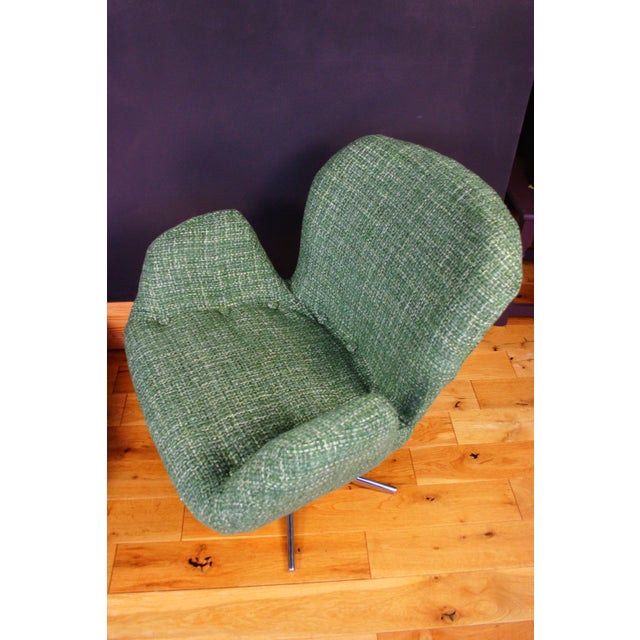 Mid-Century Modern Hungarian Swivel Lounge Chair in Green Textured Fabric, 1970s, in Good conditions. Designed 1970 to...