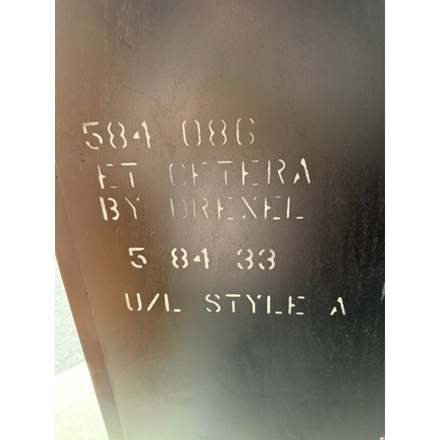 1980s Drexel 'Et Cetera' Chinoiserie Decorated Corner Display Cabinet For Sale - Image 13 of 17