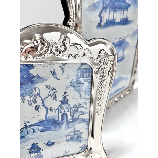 Silver Vintage Towle Silverplate Ribbon & Garland Picture Frames – Set of 2 Neoclassical Tabletop Frames For Sale - Image 8 of 13