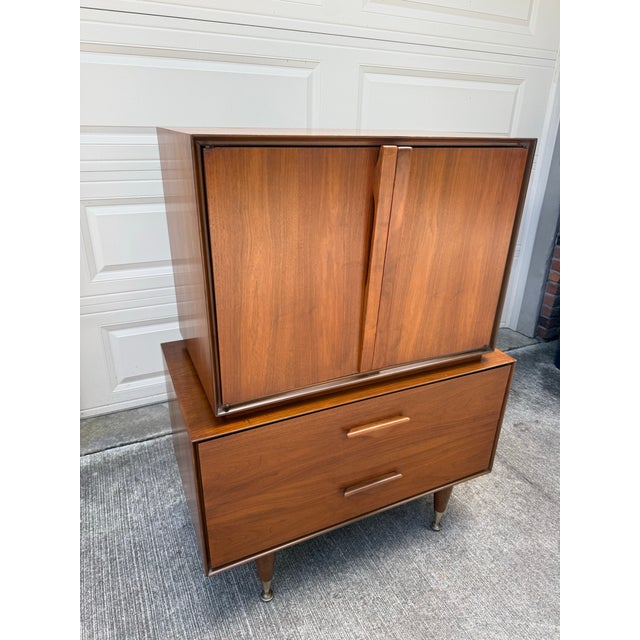Mid Century Modern Gentleman’s Chest For Sale - Image 4 of 12