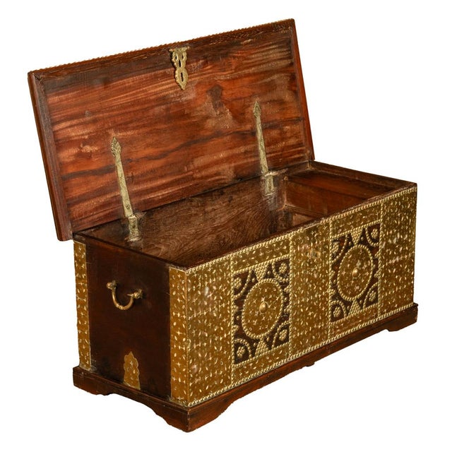 Mid 19th Century Antique Zanzibar Omani Teak & Brass Stud & Copper Clad Dowry Chest For Sale - Image 5 of 15