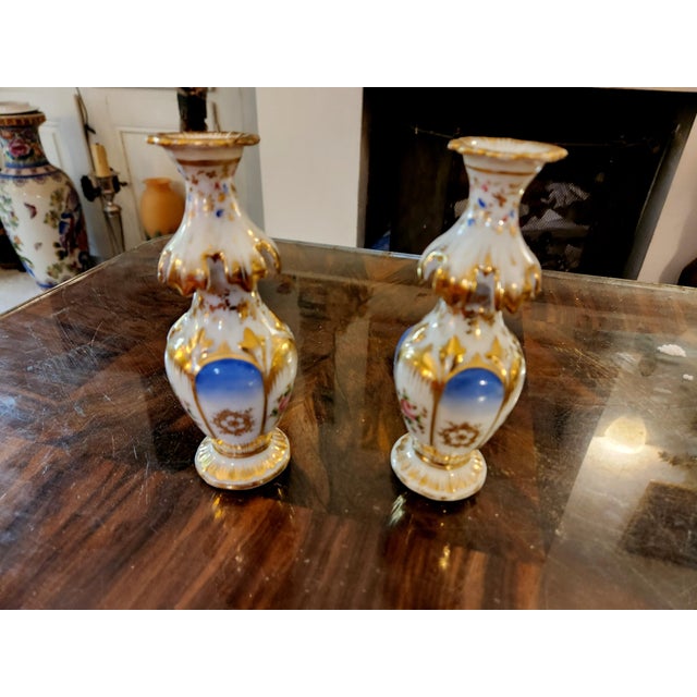 19th Century Delicate Soliflore in Porcelain of Paris, Set of 2 For Sale - Image 3 of 3
